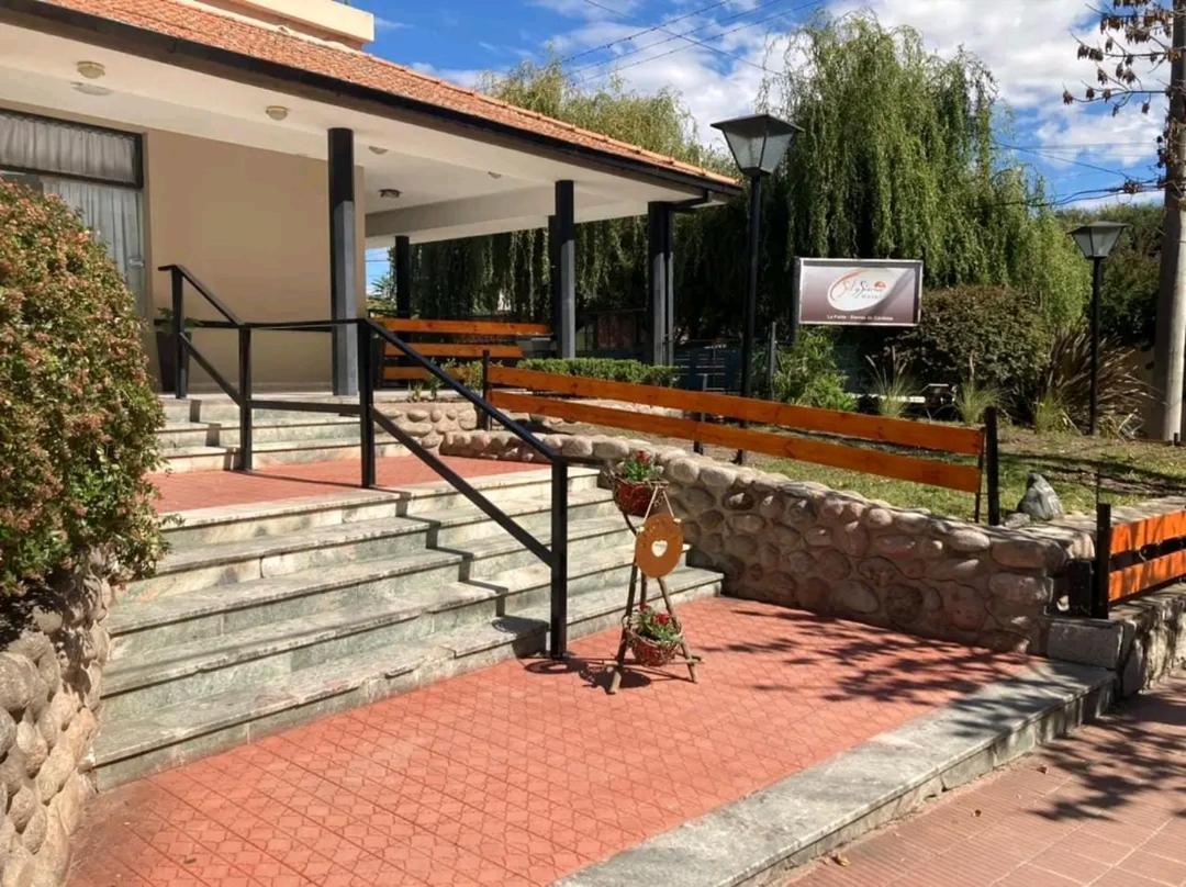 Hotel Sol Y Sierras La Falda Exterior photo