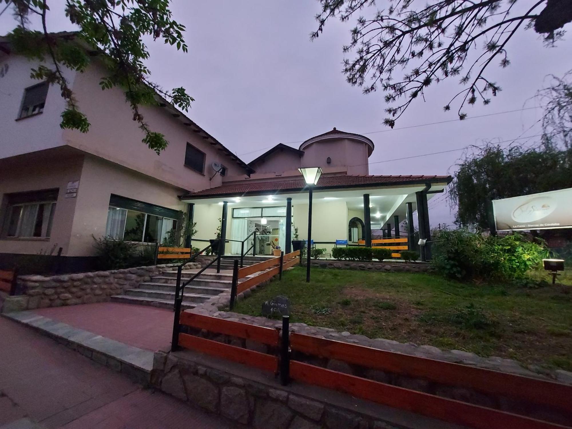 Hotel Sol Y Sierras La Falda Exterior photo